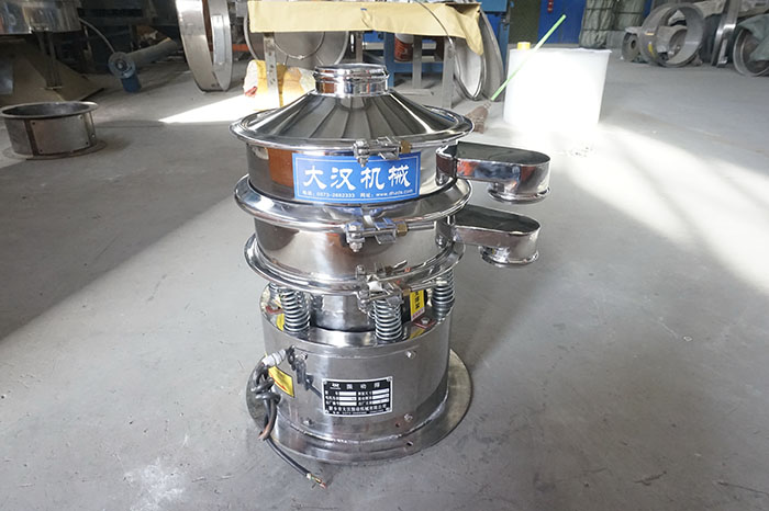 不锈钢小型振动筛材质使用不锈钢与碳制造而成。